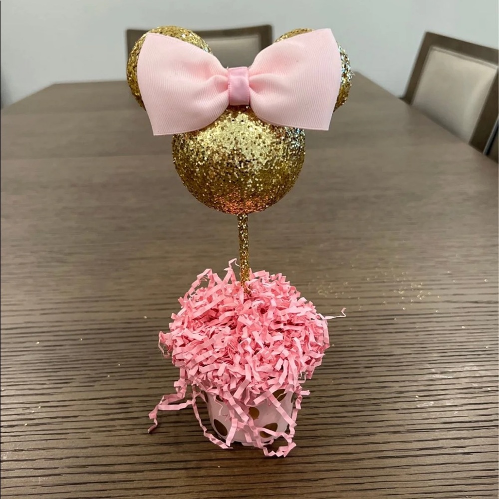 Minnie Mouse table decor